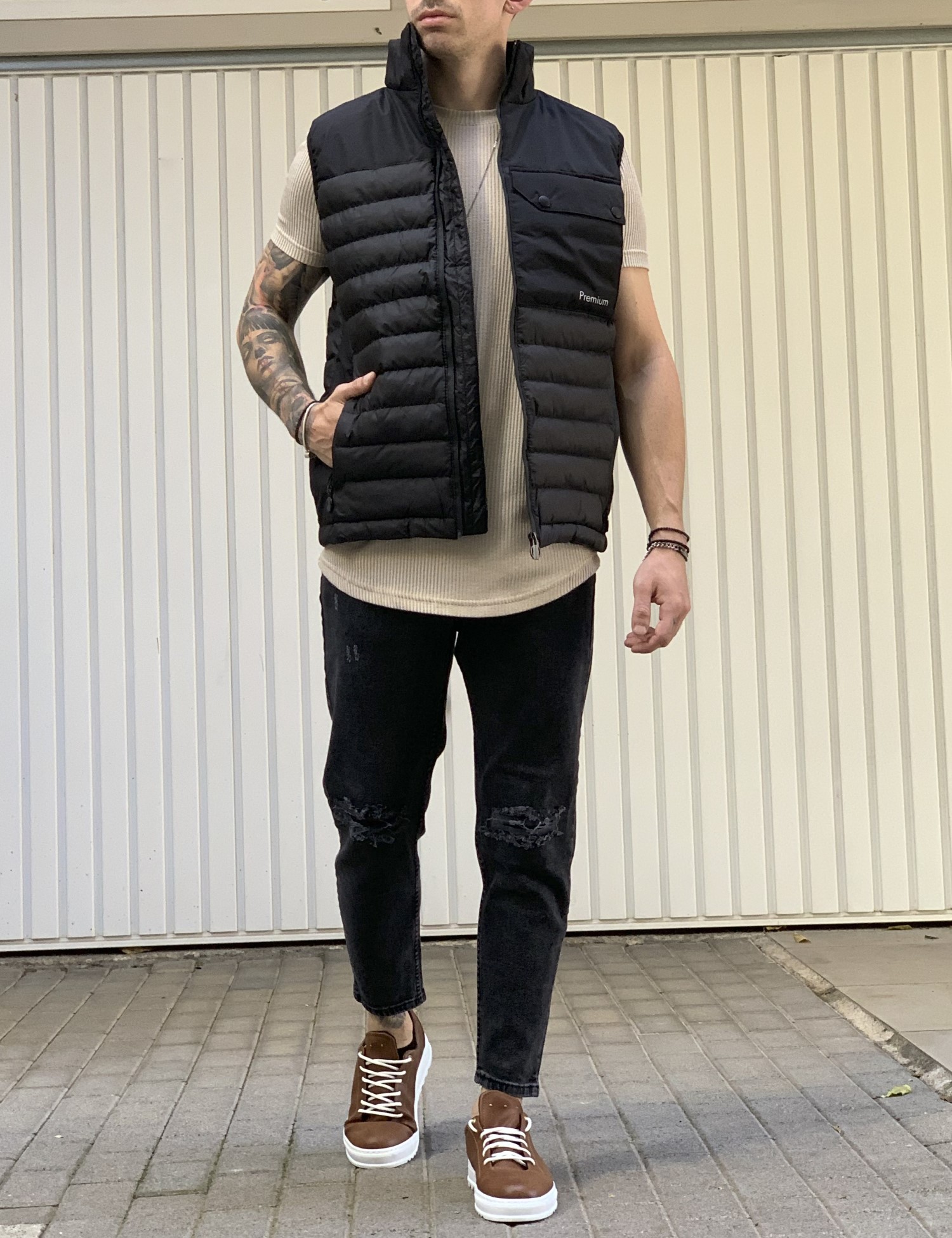 Ανδρικό μαύρο καπιτονέ αμάνικο μπουφάν ADK59160 φωτογραφία